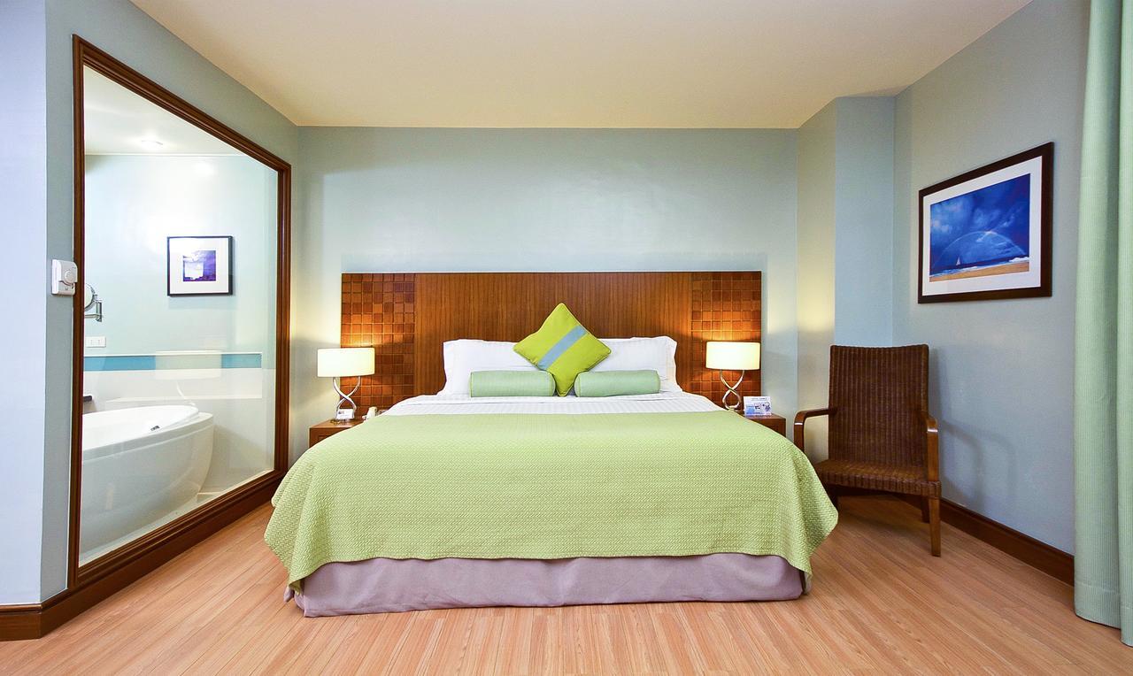 The Lighthouse Marina Resort Olongapo Εξωτερικό φωτογραφία