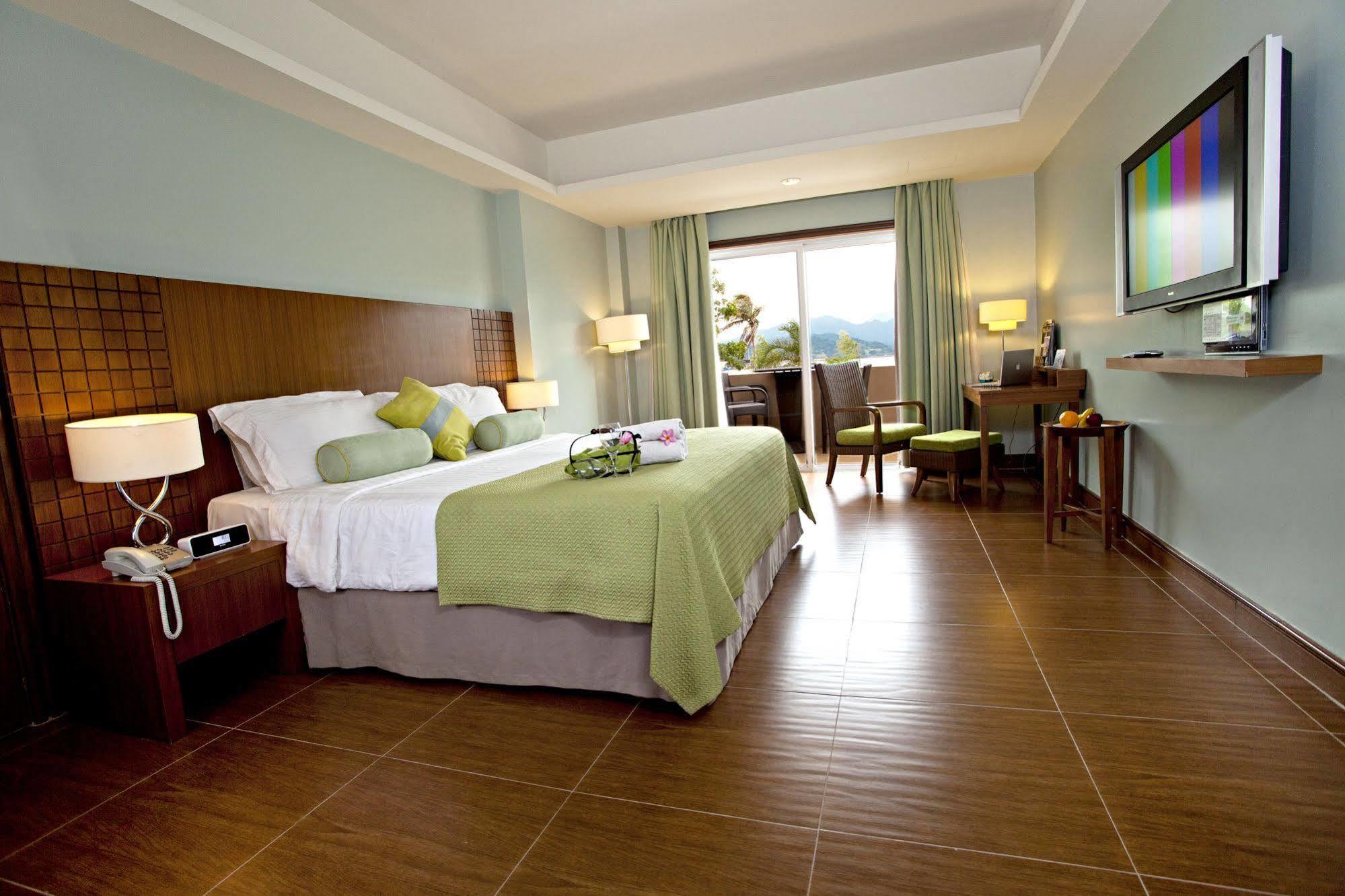 The Lighthouse Marina Resort Olongapo Εξωτερικό φωτογραφία