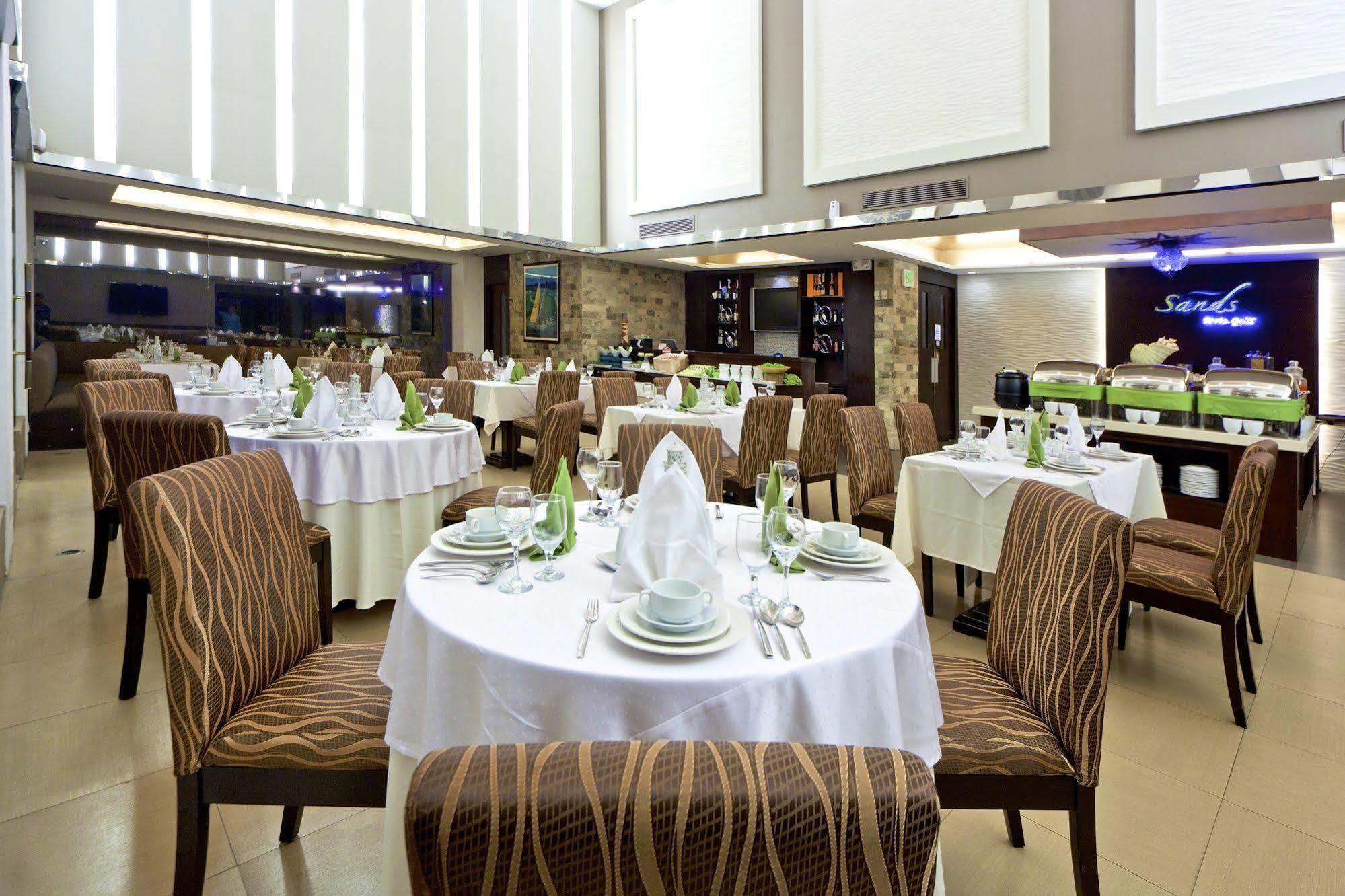 The Lighthouse Marina Resort Olongapo Εξωτερικό φωτογραφία