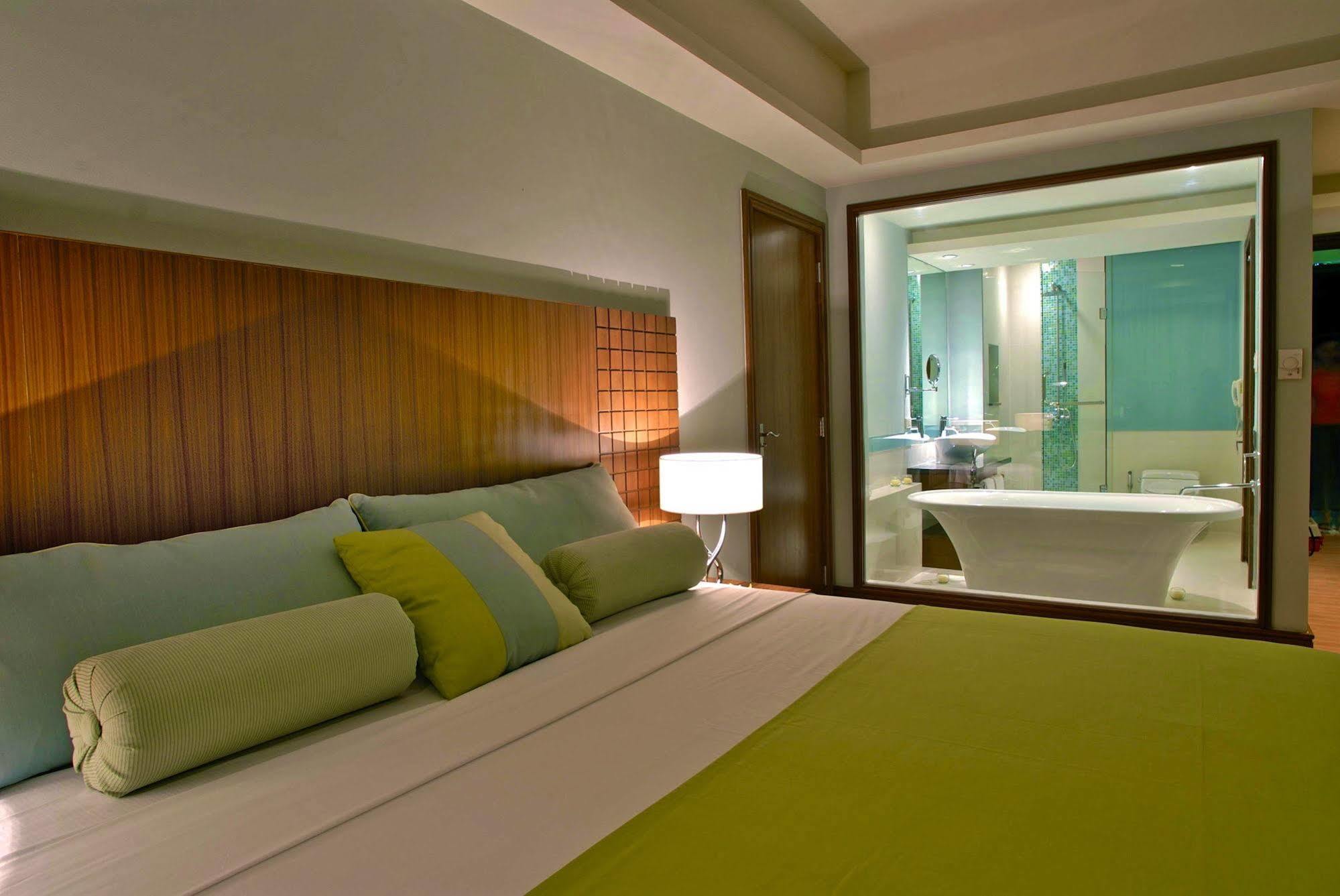 The Lighthouse Marina Resort Olongapo Εξωτερικό φωτογραφία