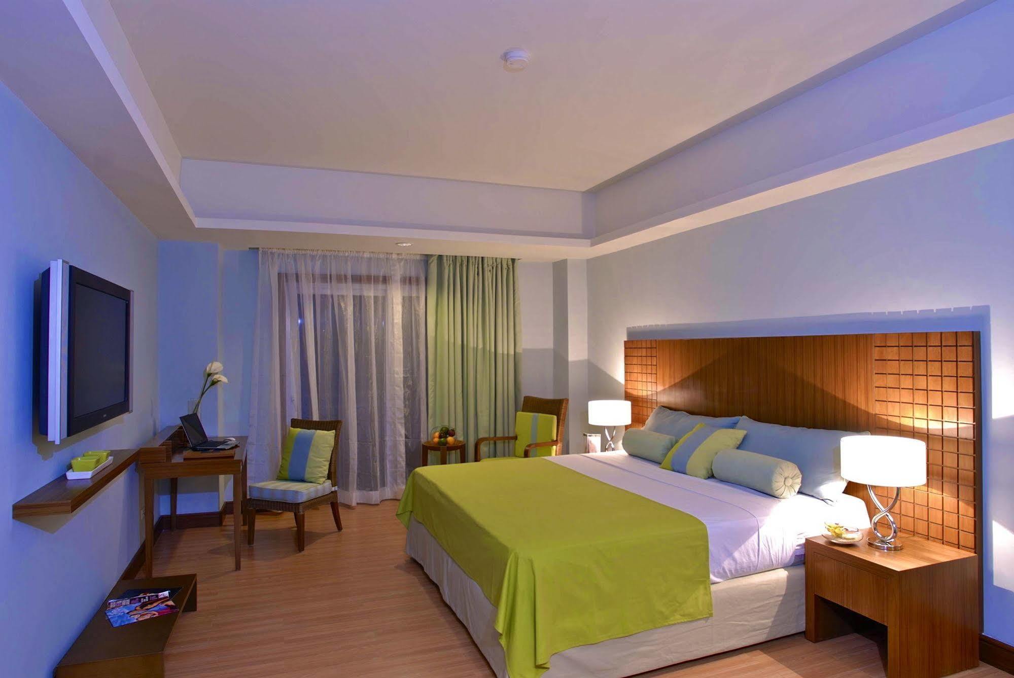 The Lighthouse Marina Resort Olongapo Εξωτερικό φωτογραφία