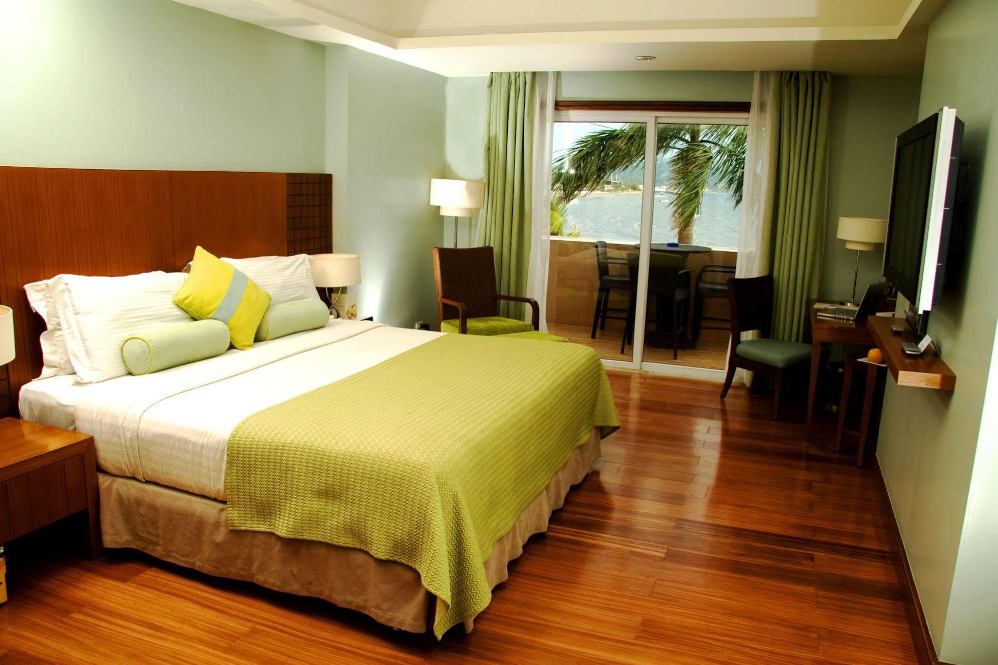 The Lighthouse Marina Resort Olongapo Εξωτερικό φωτογραφία
