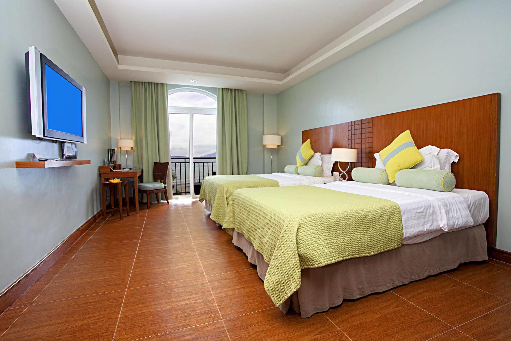 The Lighthouse Marina Resort Olongapo Εξωτερικό φωτογραφία
