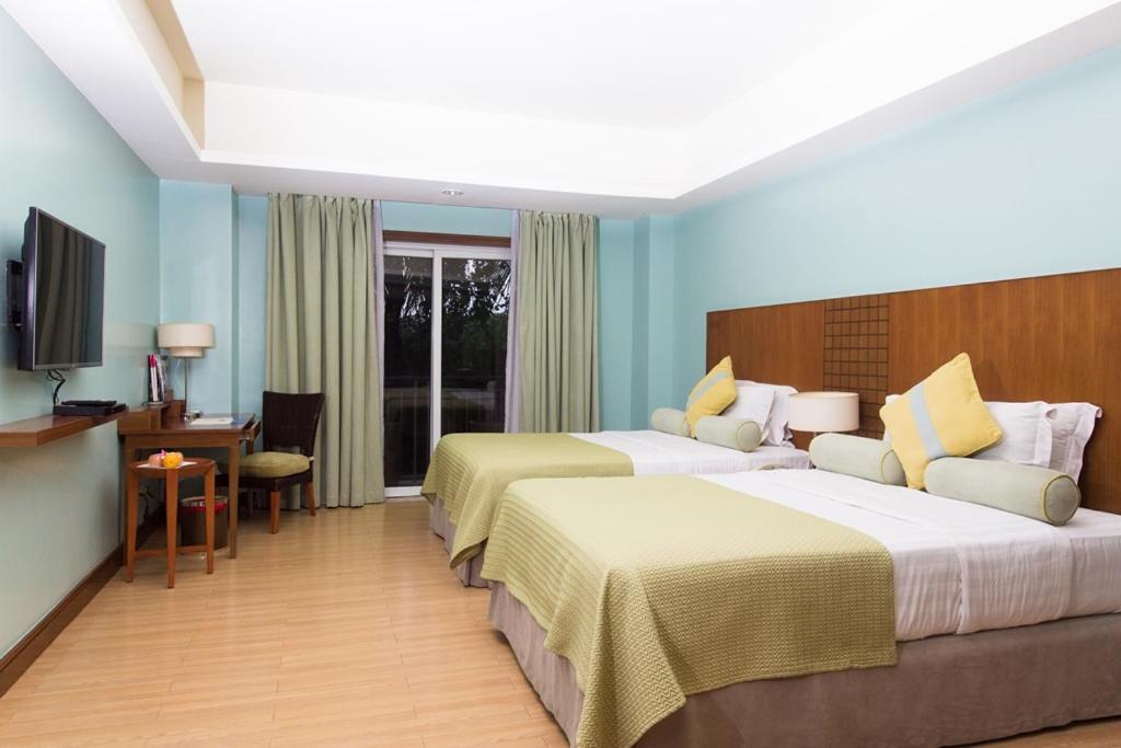 The Lighthouse Marina Resort Olongapo Εξωτερικό φωτογραφία